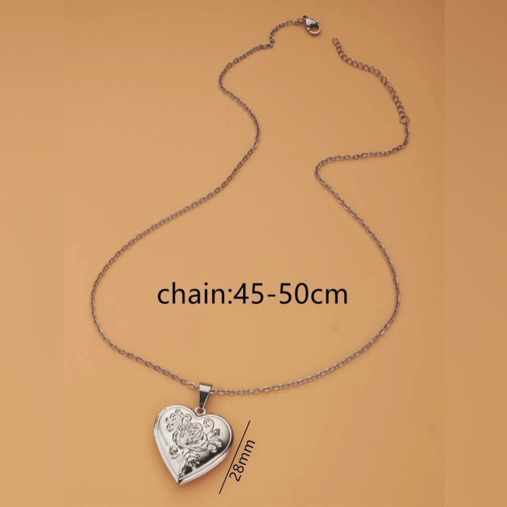 Flower detail heart charm Necklace